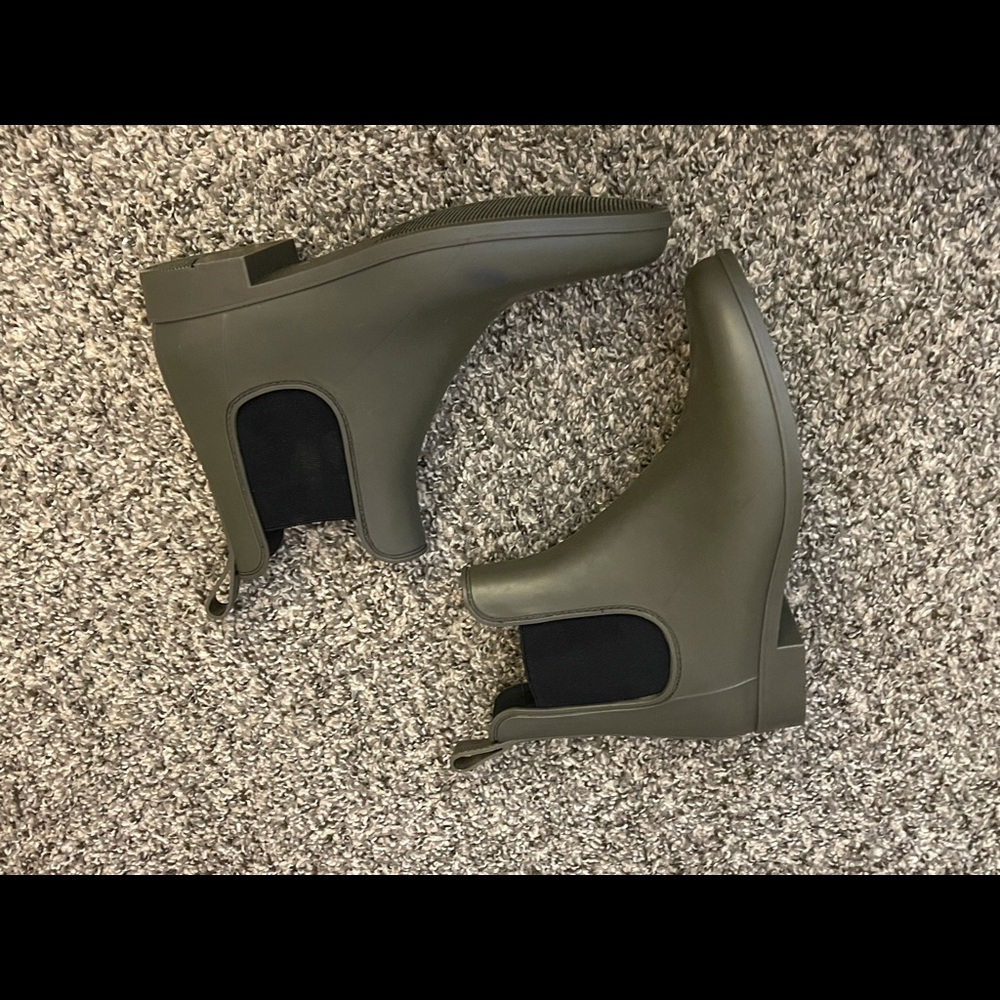 Olive Green Size 9 Storm by Cougar Rain Boots